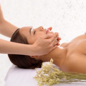 Массаж головы и шеи фото