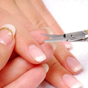 СТРИЖКА НОГТЕЙ НА РУКАХ фото